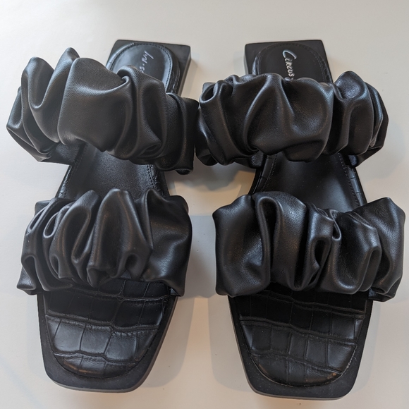 Circus by Sam Edelman Iggy Black Ruched Ruffled Sandals - Picture 3 of 6